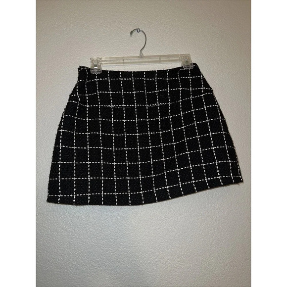 BCBG Tweed Mini Skirt Women's NWT - Picture 4 of 8